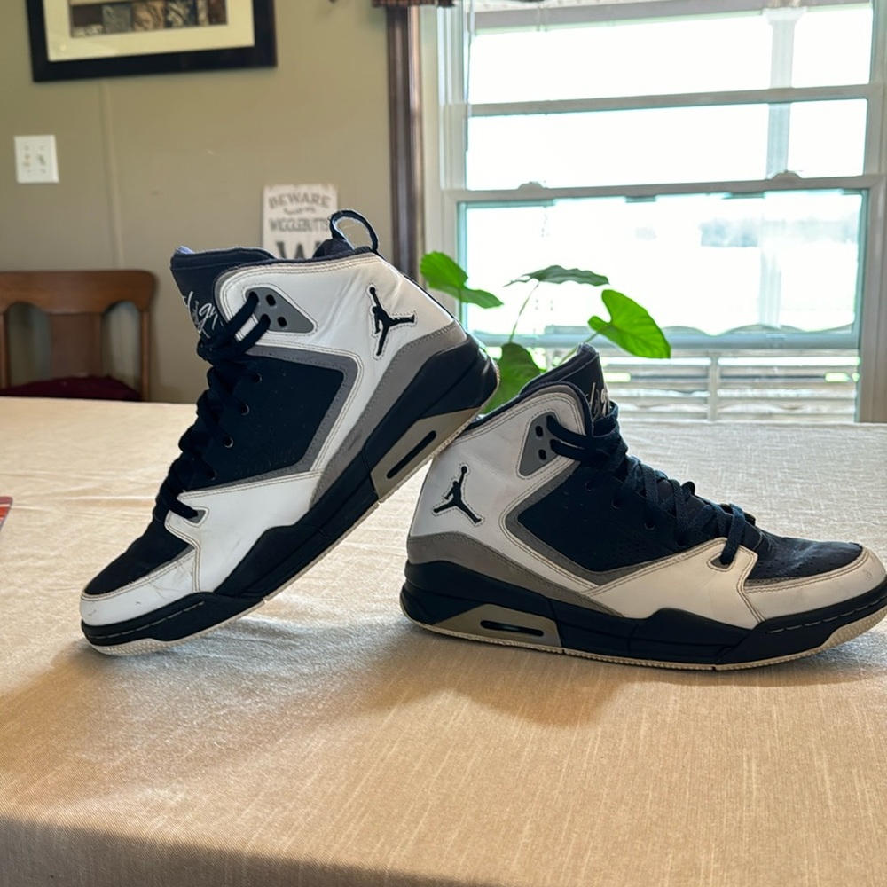Nike men’s 454-050-402 Air Jordan SC 2 Flight Navy Blue Sneakers. Size 11